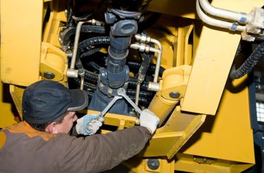Ремонт строительной техники Специалисты ЮТЭК производят ремонтные работы строительной техники